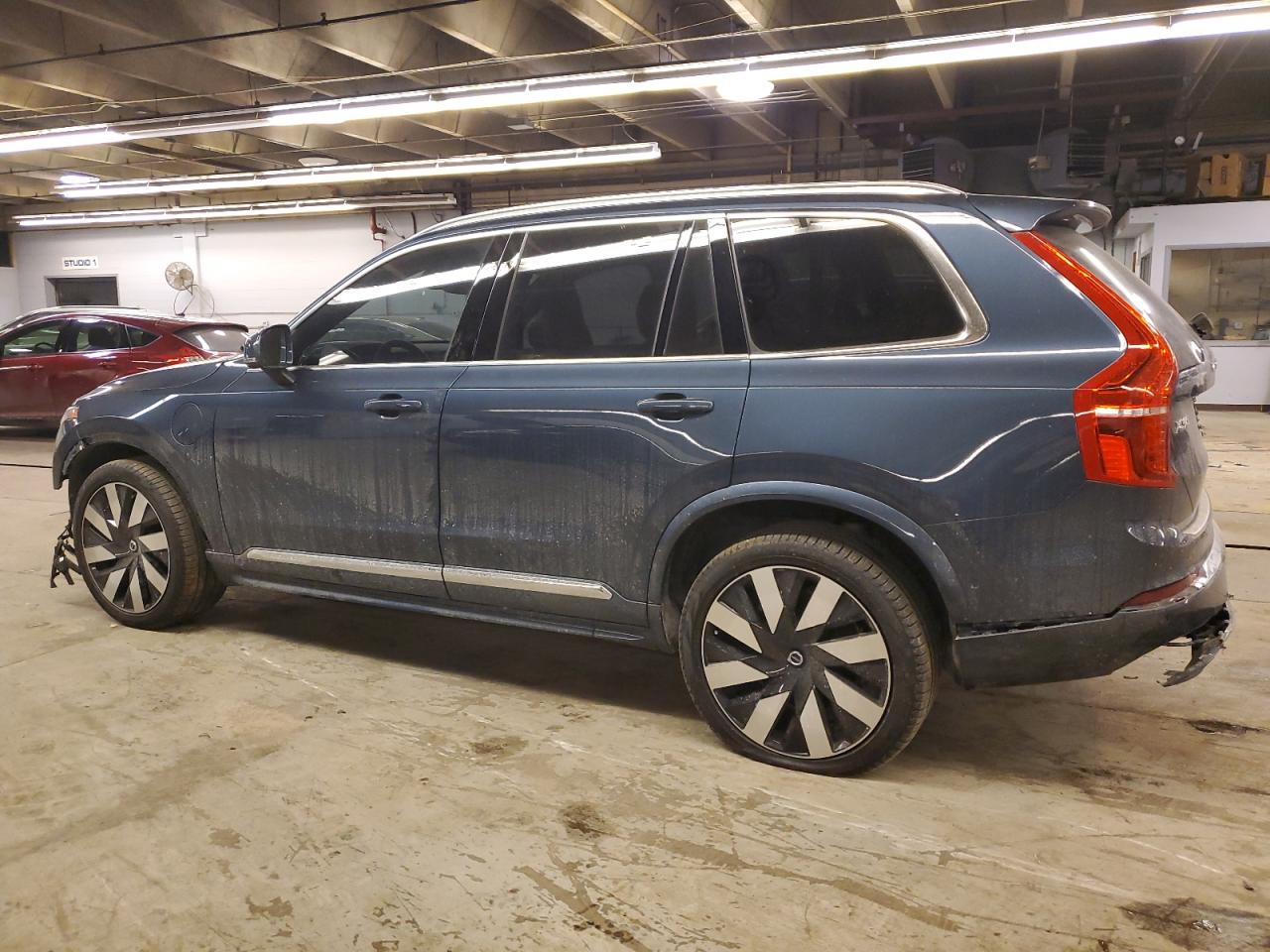 2023 Volvo XC90 VIN YV4H60CA3P1982808 Copart auction photo, front end / rear end damage thumbnail 2