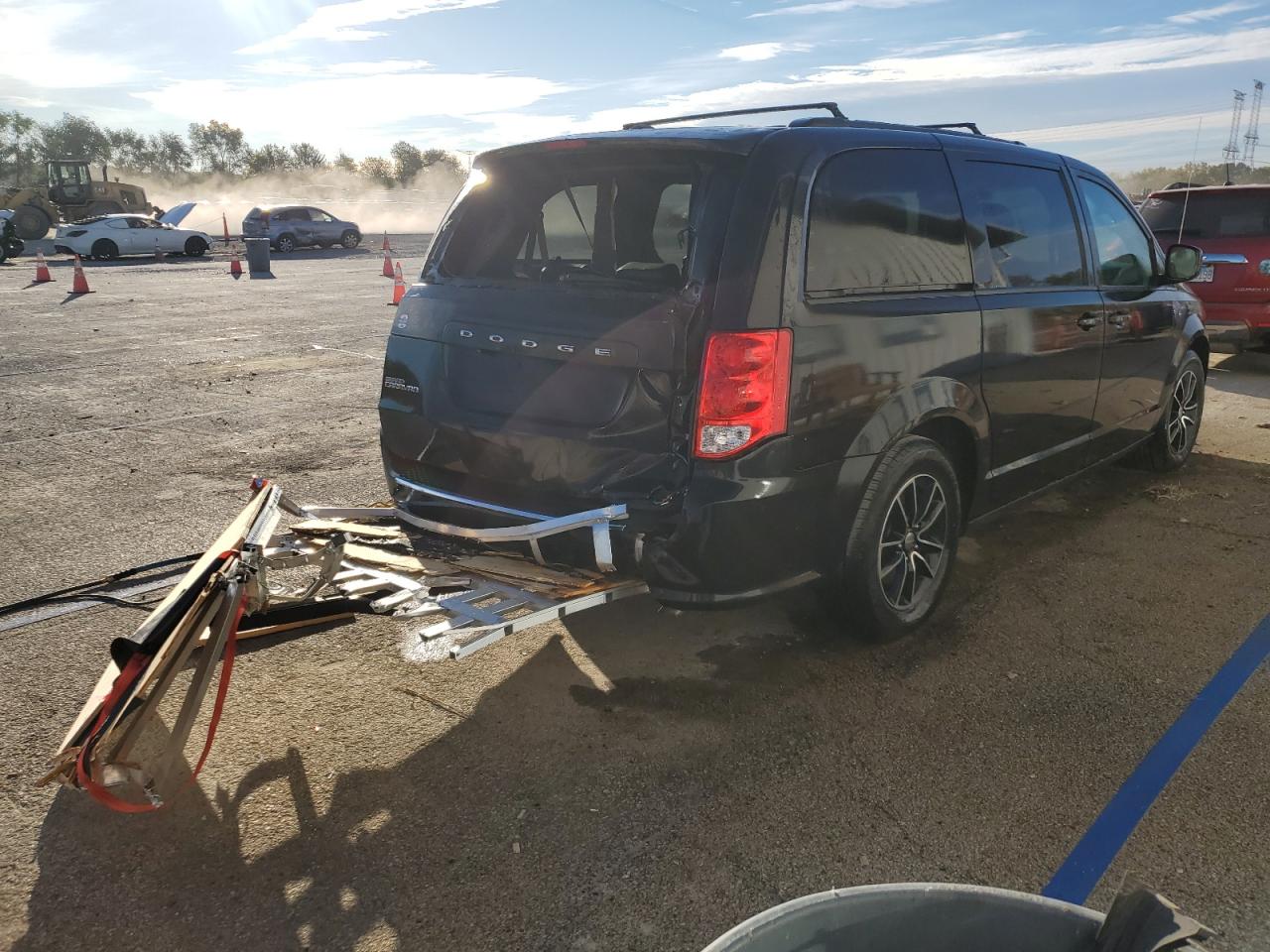 2019 Dodge Caravan VIN 2C4RDGEG8KR518943 Copart auction photo, rear end damage thumbnail 3