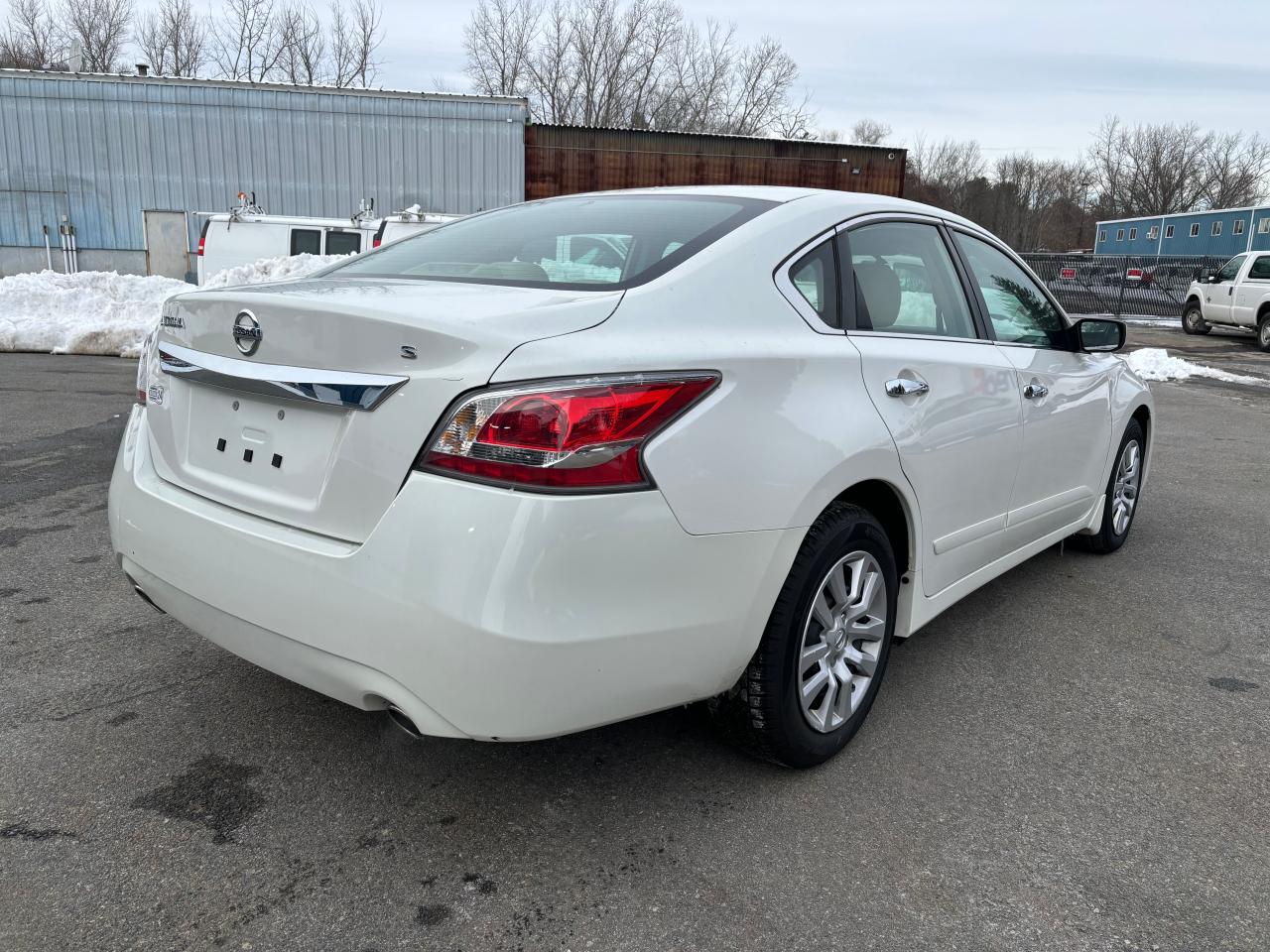 2015 Nissan Altima VIN 1N4AL3AP5FC102657 Copart auction photo, normal wear damage thumbnail 4