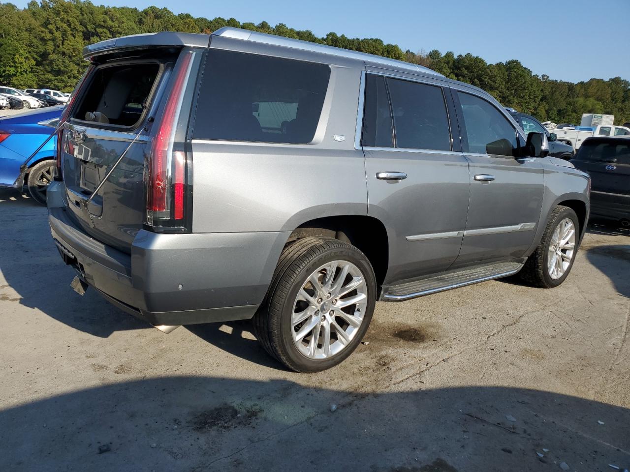 2020 Cadillac Escalade VIN 1GYS4BKJ8LR268299 Copart auction photo, vandalism / mechanical damage thumbnail 3