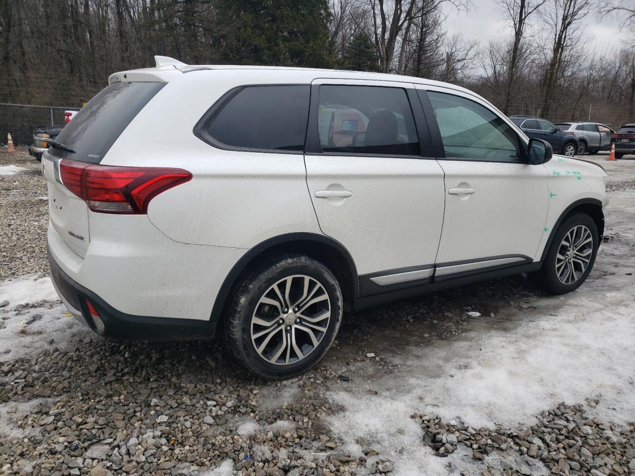 2018 Mitsubishi Outlander VIN JA4AZ3A32JZ033898 Copart auction photo, front end / side damage thumbnail 3