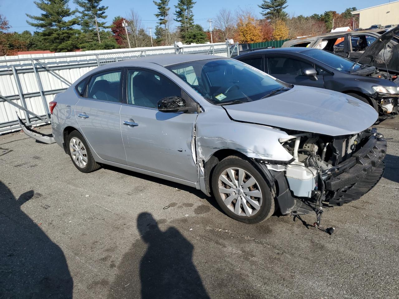 2017 Nissan Sentra VIN 3N1AB7AP3HY375923 Copart auction photo, front end / minor dent/scratches damage thumbnail 4