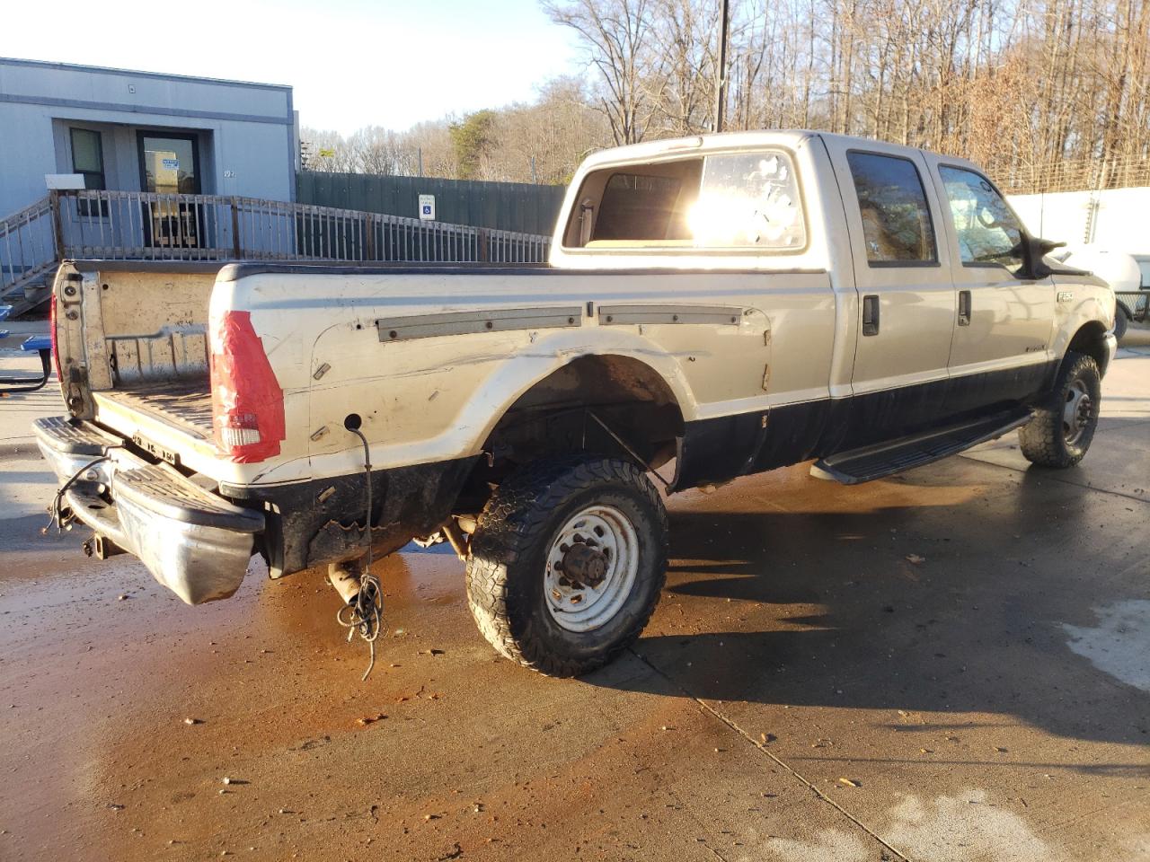 2000 Ford F350 VIN 1FTWW33F1YEC58777 Copart auction photo, all over damage thumbnail 3
