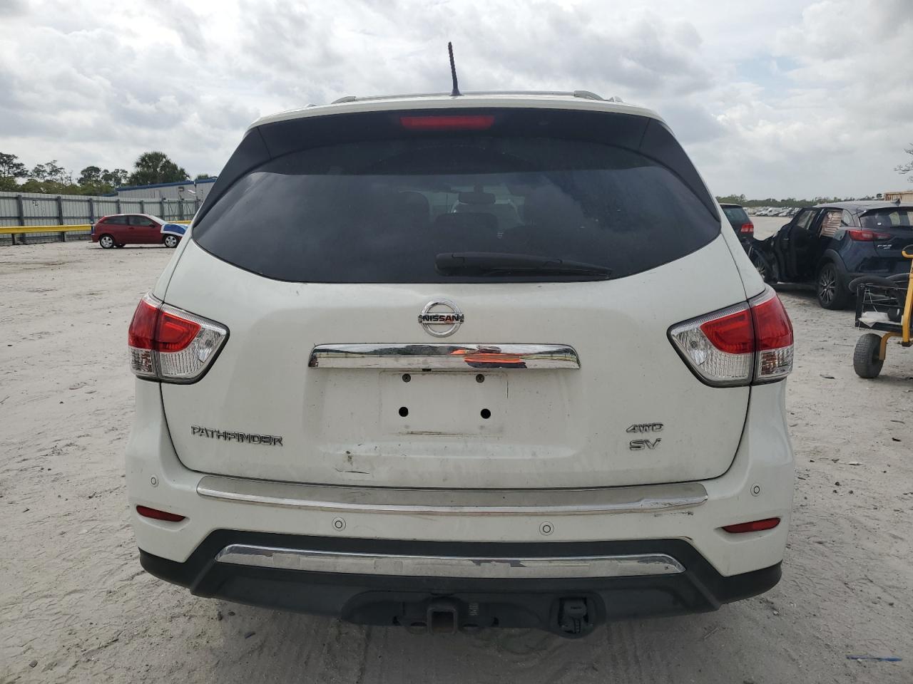 2016 Nissan Pathfinder VIN 5N1AR2MM1GC652164 Copart auction photo, front end / minor dent/scratches damage thumbnail 6