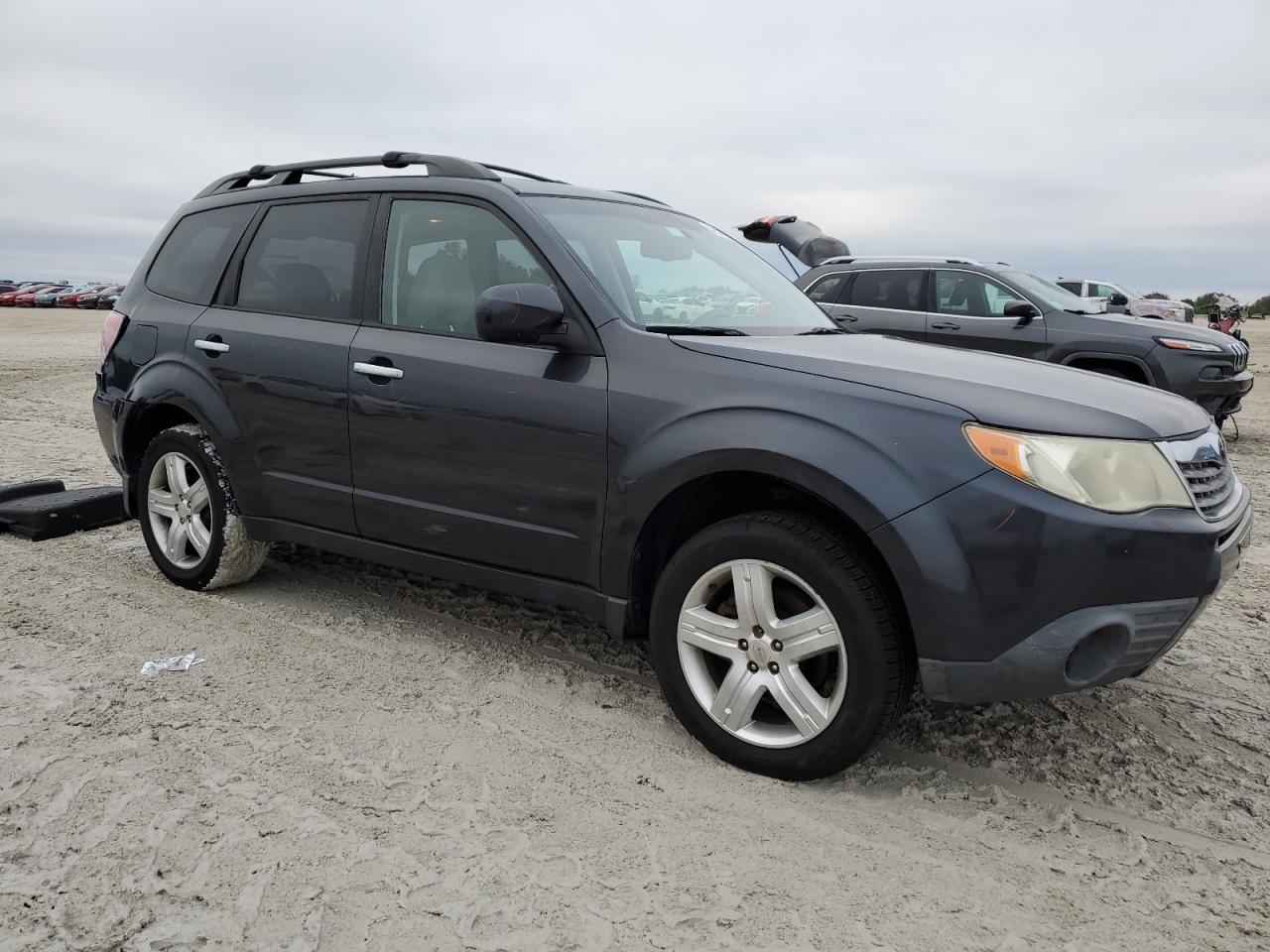 2009 Subaru Forester VIN JF2SH63619H711520 Copart auction photo, rear end / minor dent/scratches damage thumbnail 4