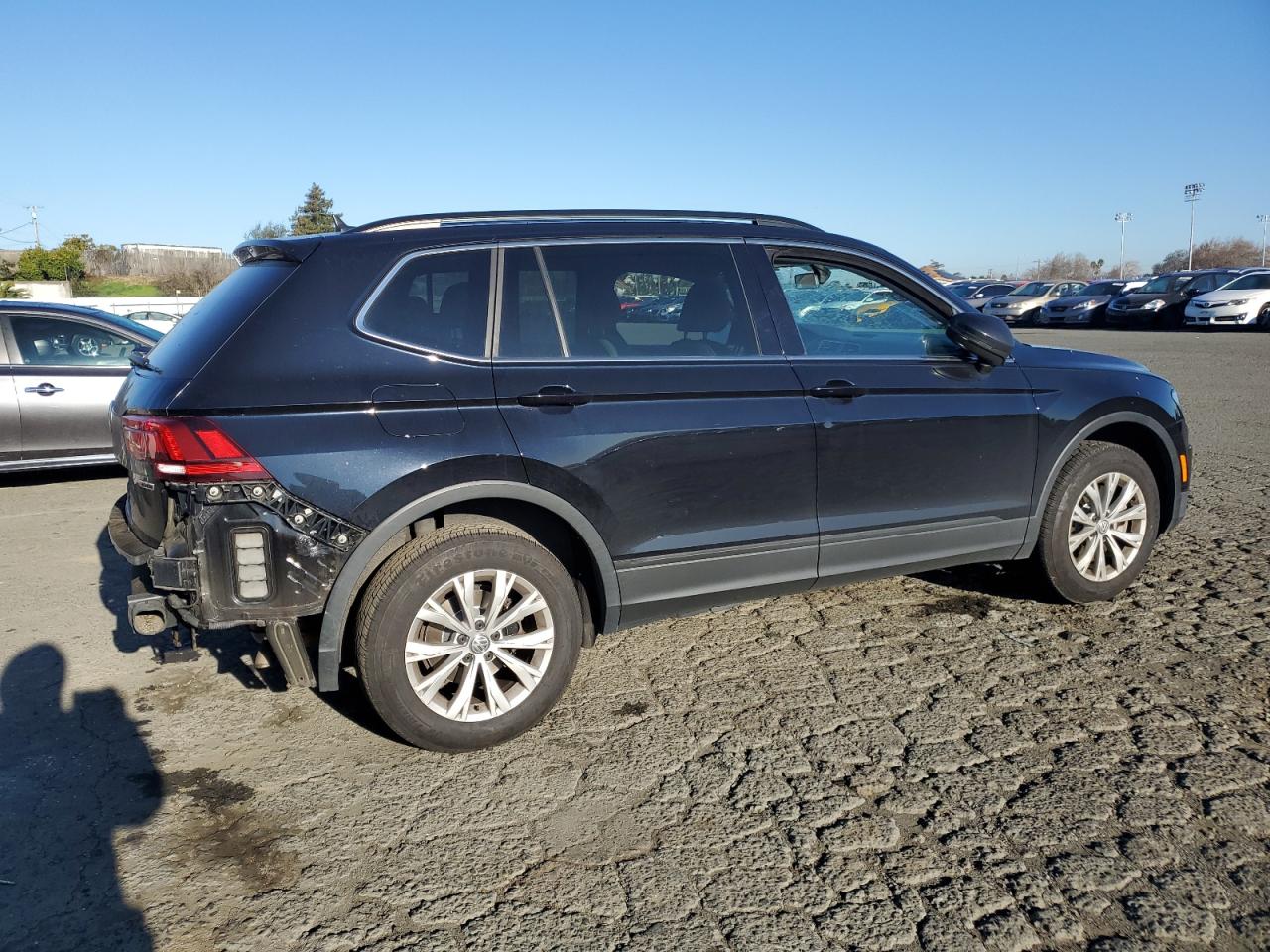 2019 Volkswagen Tiguan VIN 3VV2B7AX1KM053024 Copart auction photo, all over / rear end damage thumbnail 3