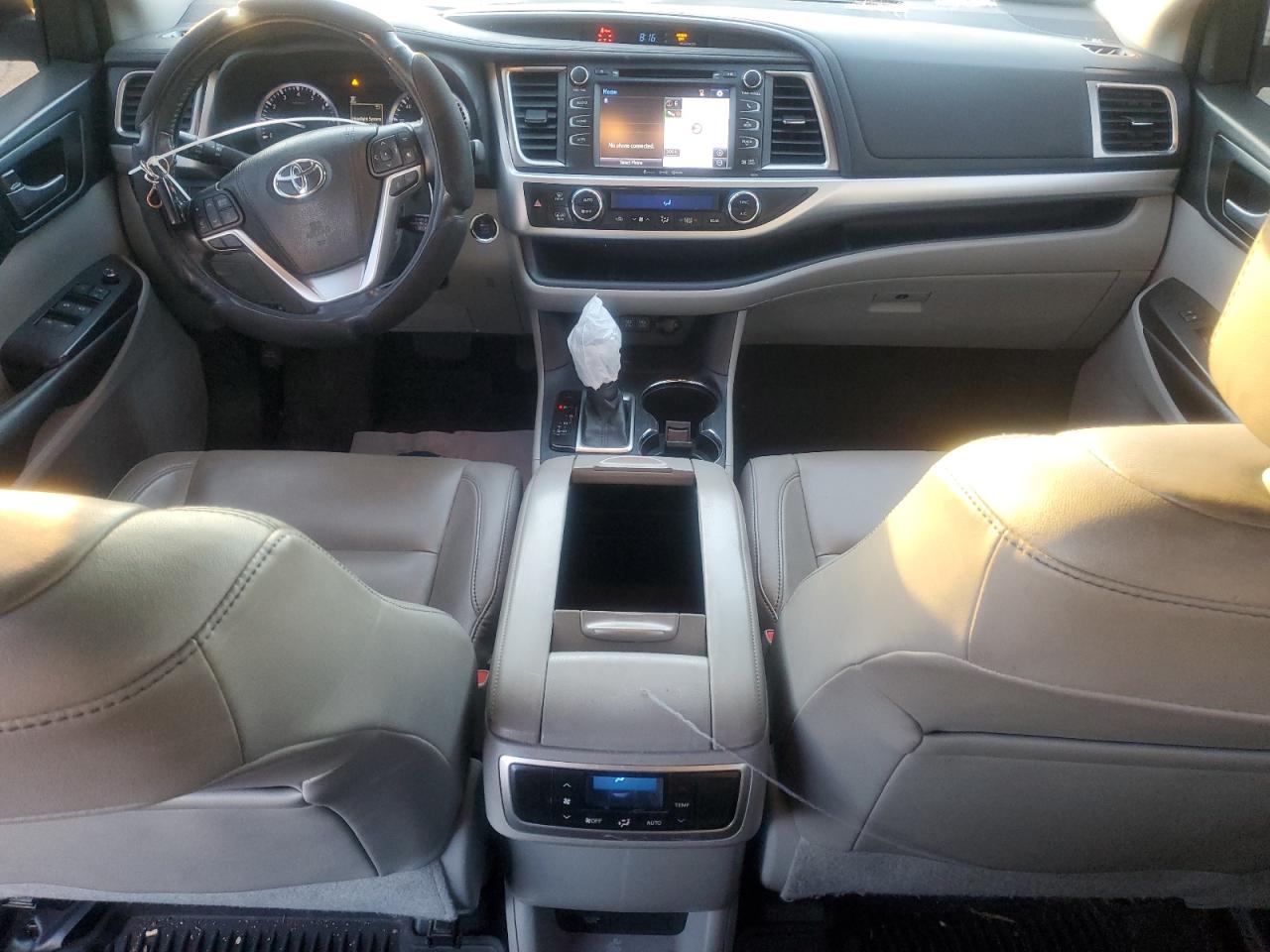 2018 Toyota Highlander VIN 5TDKZRFH1JS544392 Copart auction photo, front end damage thumbnail 8