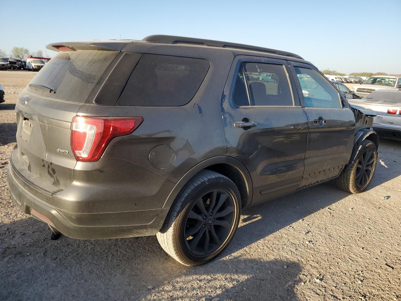 2018 Ford Explorer VIN 1FM5K8D88JGB64003 Copart auction photo, front end / side damage thumbnail 3