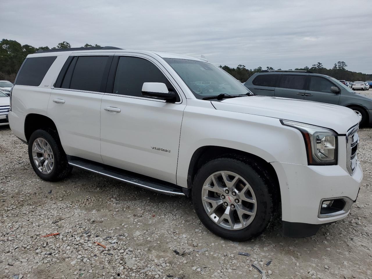 2017 GMC Yukon VIN 1GKS1BKC5HR321682 Copart auction photo, front end / side damage thumbnail 4