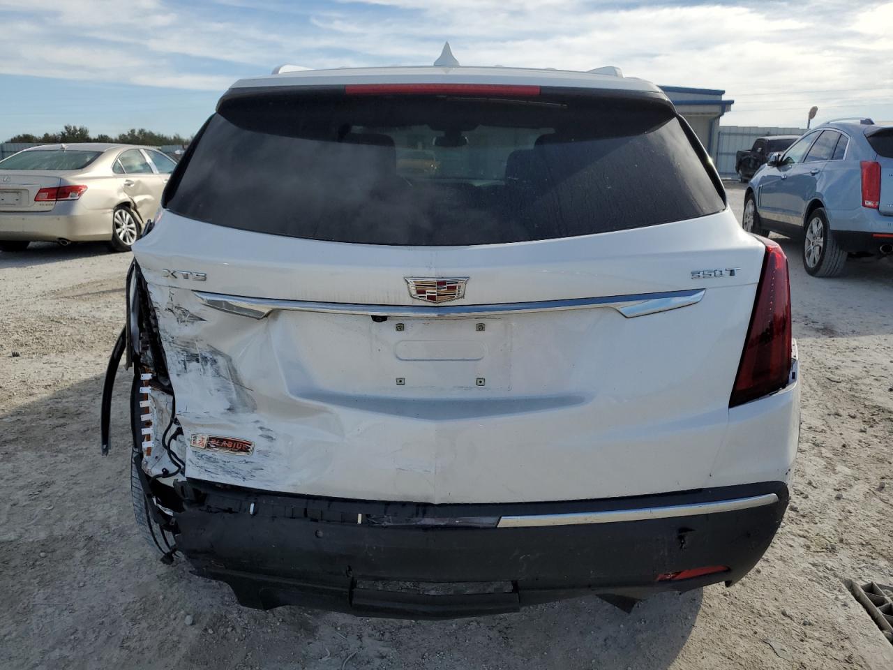 2022 Cadillac XT5 VIN 1GYKNAR41NZ178826 Copart auction photo, rear end / minor dent/scratches damage thumbnail 6