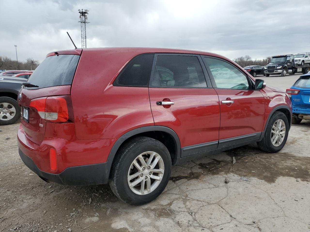 2015 KIA Sorento VIN 5XYKT3A61FG567129 Copart auction photo, mechanical / minor dent/scratches damage thumbnail 3