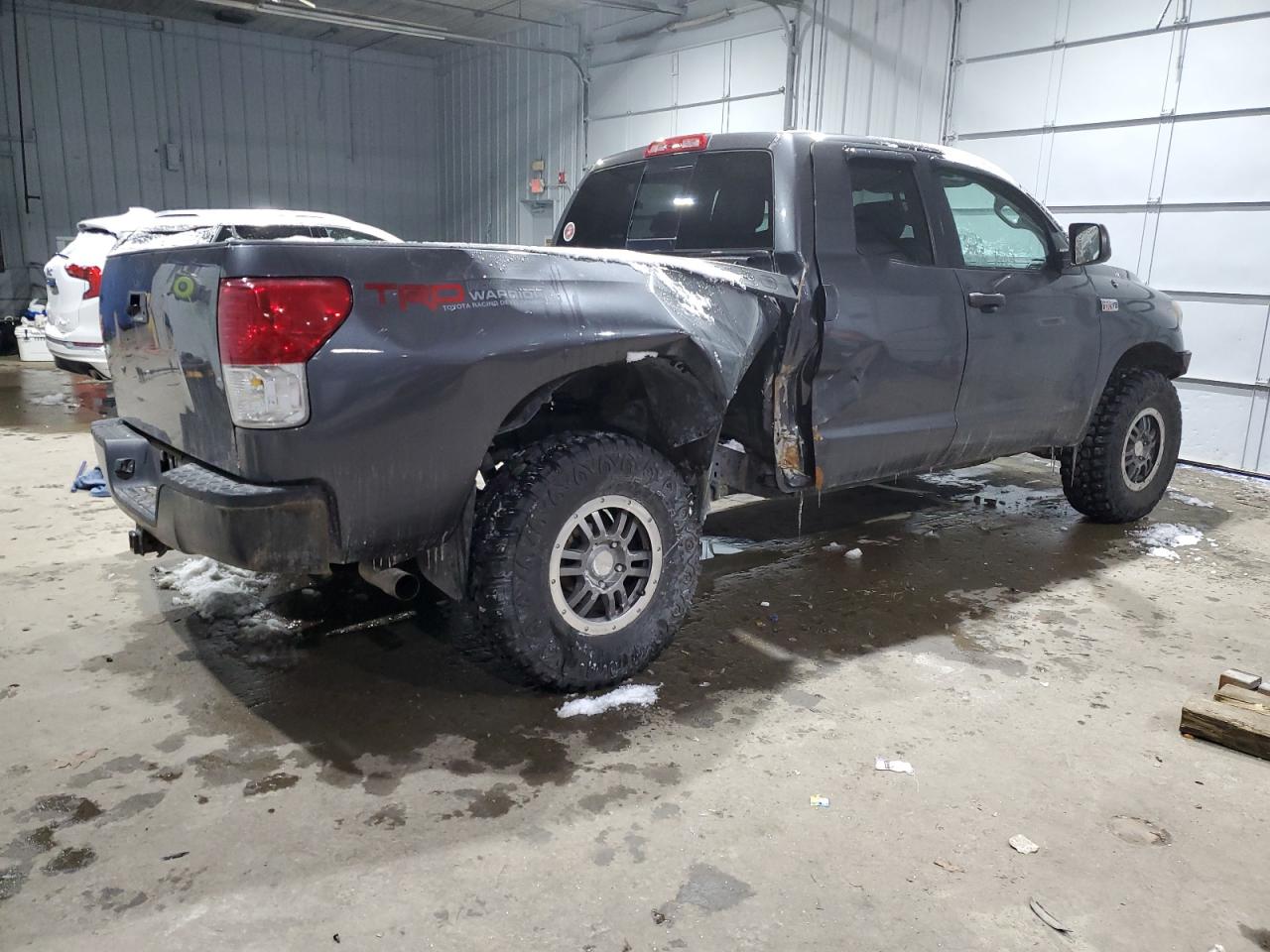 2011 Toyota Tundra VIN 5TFUY5F15BX197670 Copart auction photo, side / minor dent/scratches damage thumbnail 3