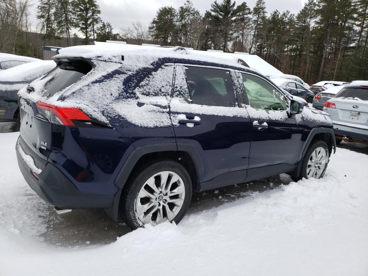 2019 Toyota RAV 4 VIN JTMA1RFV2KD032758 Copart auction photo, front end / minor dent/scratches damage thumbnail 3