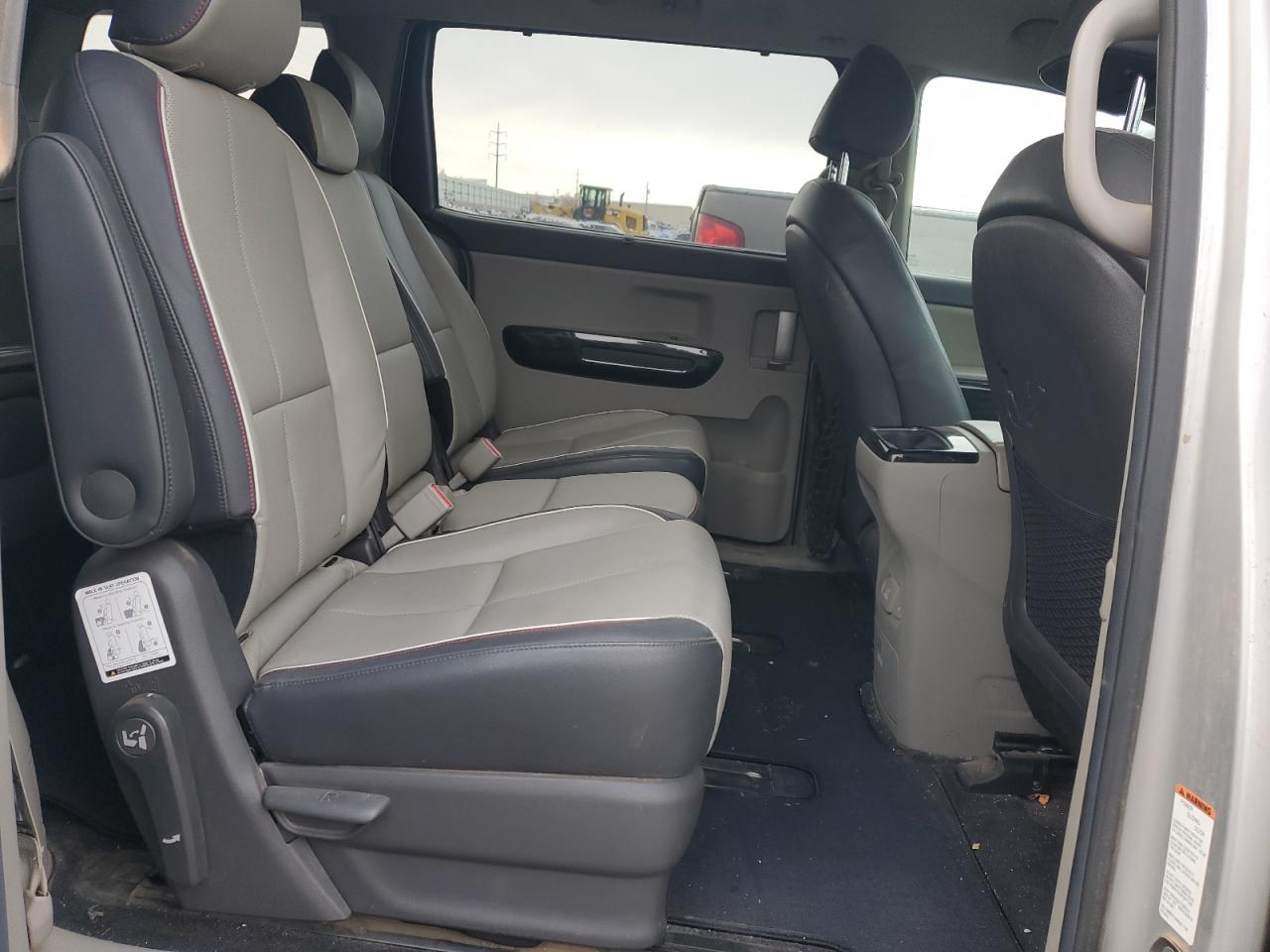 2015 KIA Sedona VIN KNDMC5C10F6028087 Copart auction photo, rear end damage thumbnail 11
