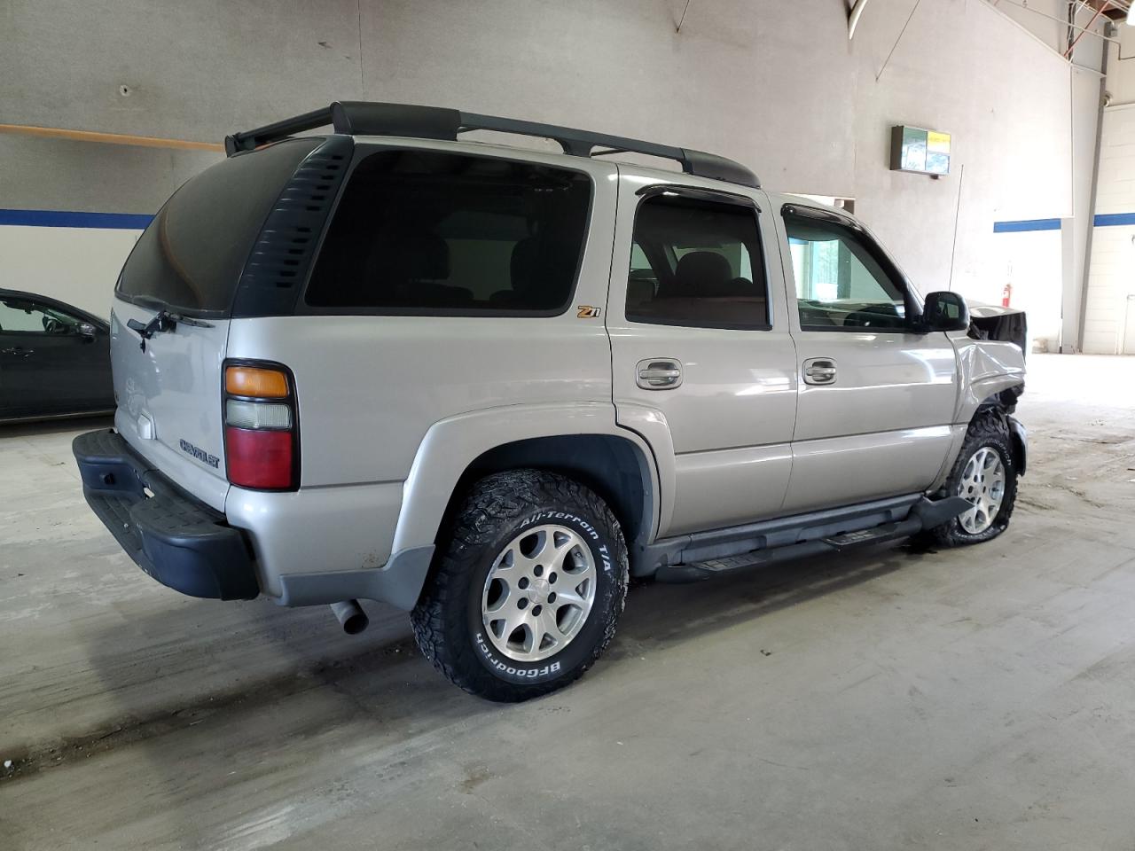 2004 Chevrolet Tahoe VIN 1GNEK13Z14R295723 Copart auction photo, front end / side damage thumbnail 3