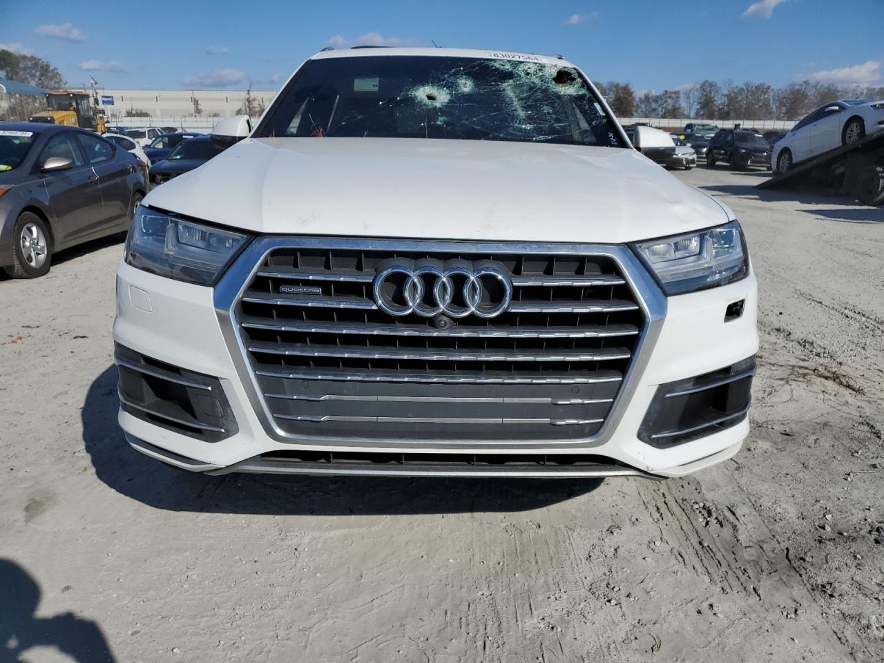 2017 Audi Q7 VIN WA1LHAF75HD049175 Copart auction photo, vandalism / water/flood damage thumbnail 5