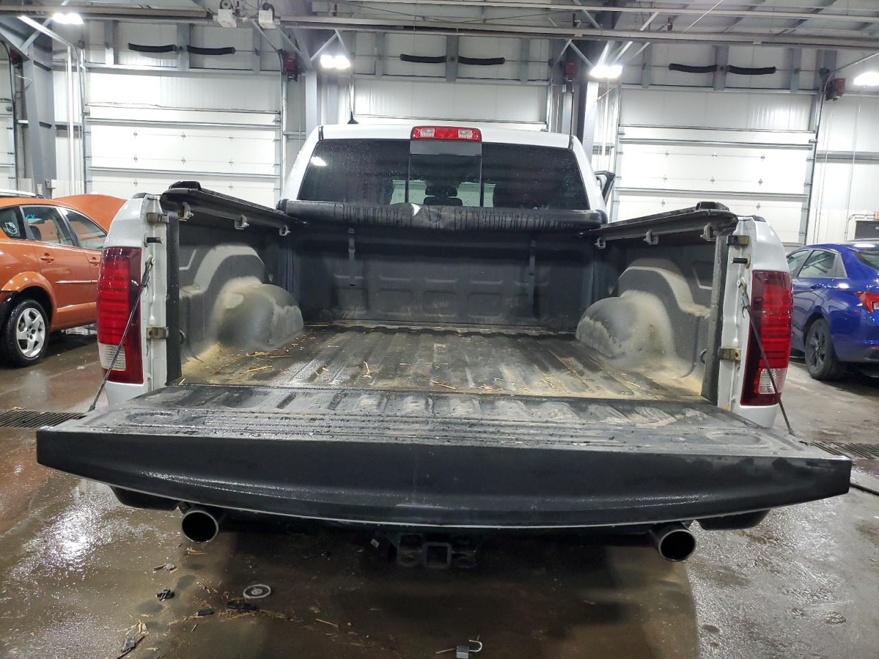 2016 RAM 1500 VIN 1C6RR7YT0GS232852 Copart auction photo, side / front end damage thumbnail 6