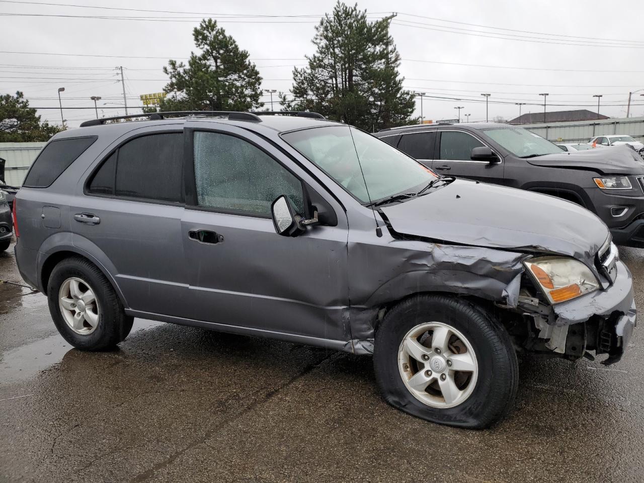 2009 KIA Sorento VIN KNDJC735695868614 Copart auction photo, all over / undercarriage damage thumbnail 4