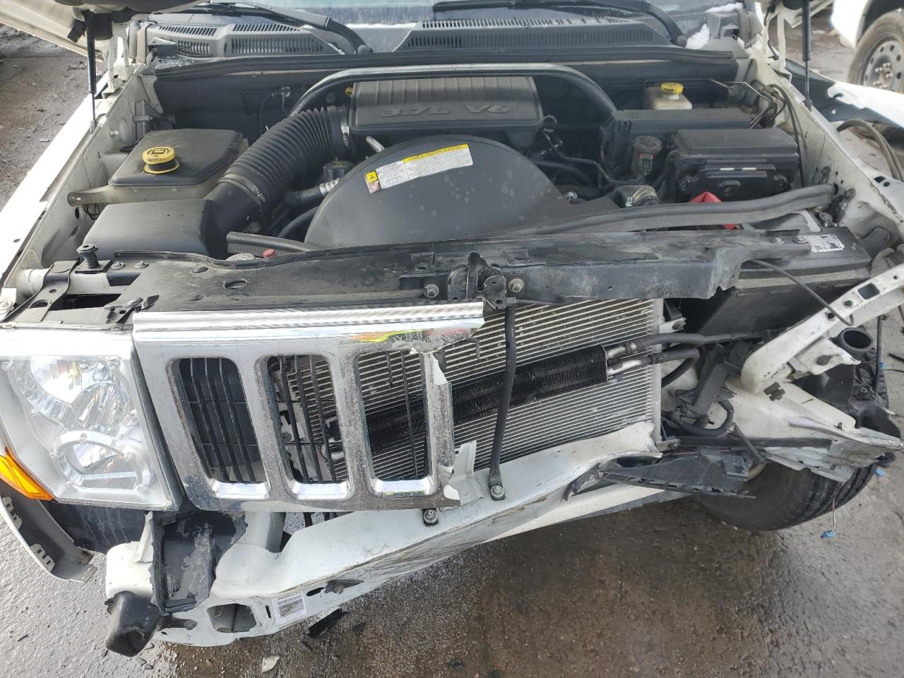 2007 Jeep Commander VIN 1J8HG48K77C632281 Copart auction photo, front end / minor dent/scratches damage thumbnail 12