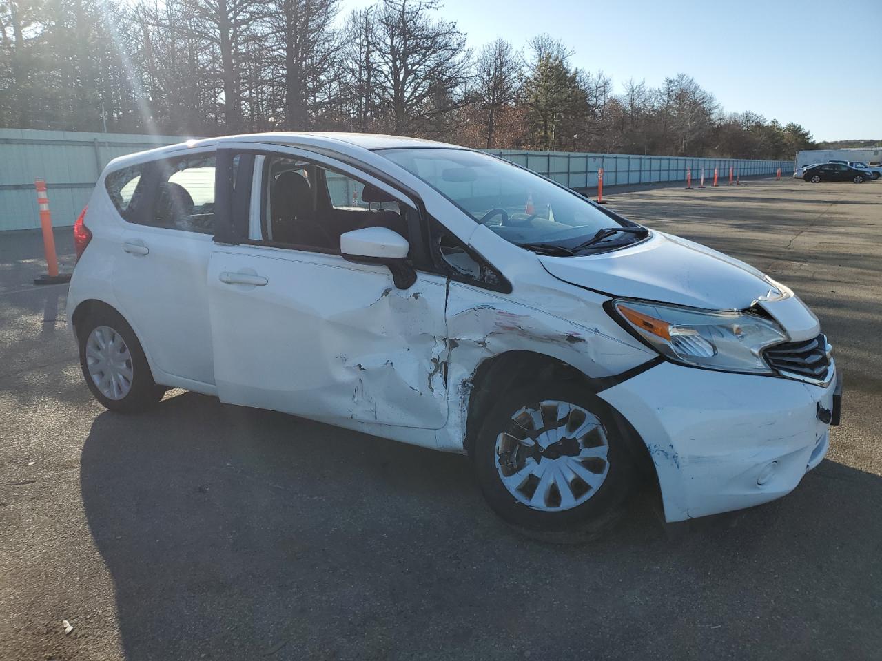2015 Nissan Versa VIN 3N1CE2CP5FL354551 Copart auction photo, front end / side damage thumbnail 4