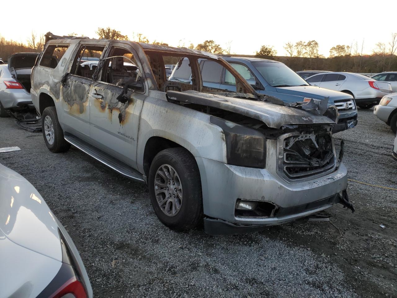 2017 GMC Yukon VIN 1GKS1GKC7HR179302 Copart auction photo, burn damage thumbnail 4