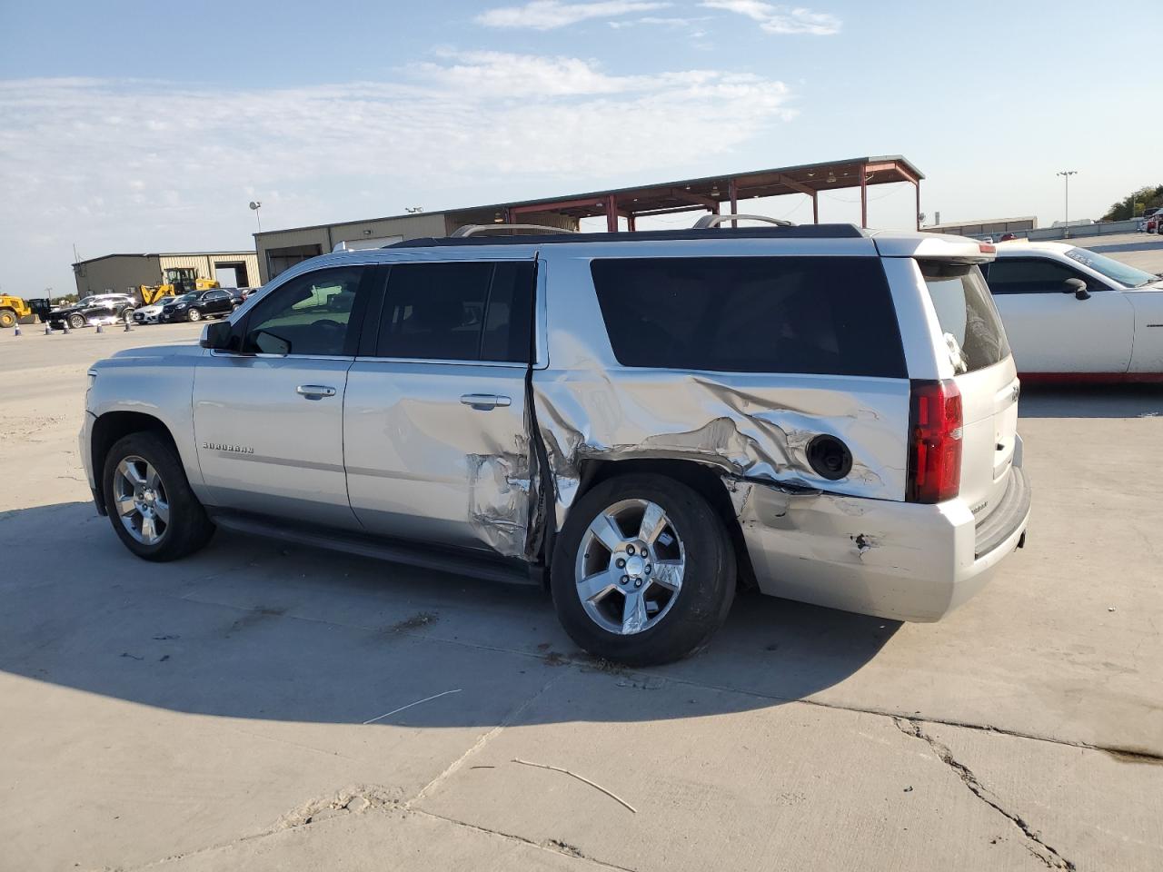 2018 Chevrolet Suburban VIN 1GNSCGKC3JR136952 Copart auction photo, side / rear end damage thumbnail 2
