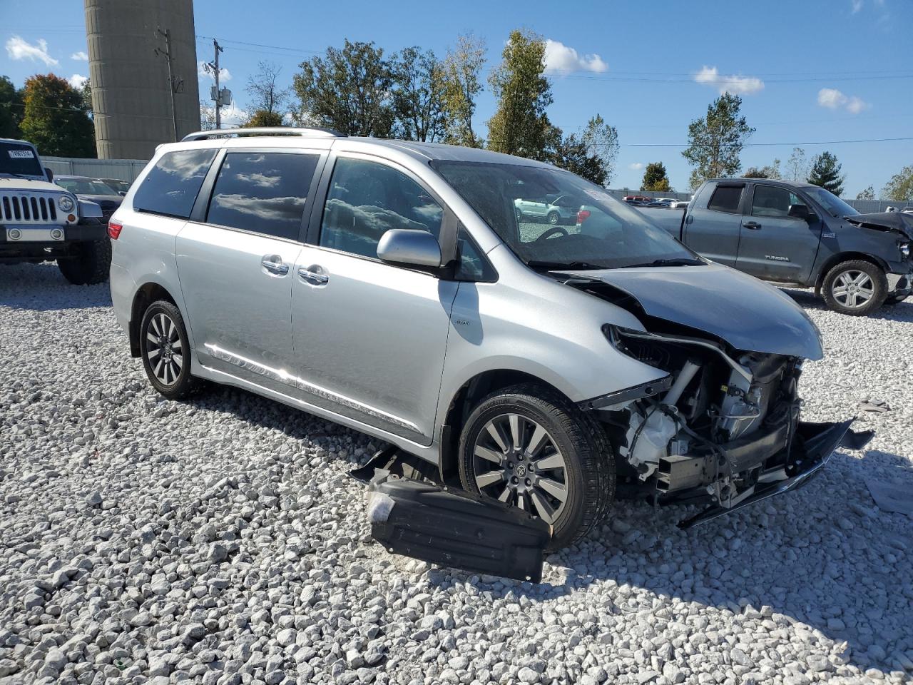 2020 Toyota Sienna VIN 5TDDZ3DC1LS250071 Copart auction photo, front end damage thumbnail 4