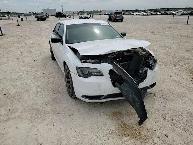 2018 Chrysler 300 VIN 2C3CCAAG8JH275218 Copart auction photo, front end / minor dent/scratches damage thumbnail 10