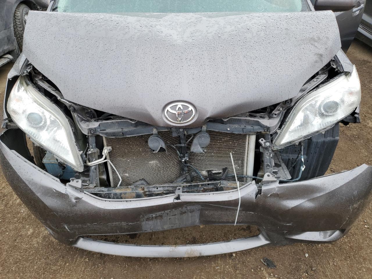 2013 Toyota Sienna VIN 5TDYK3DC2DS359176 Copart auction photo, front end / minor dent/scratches damage thumbnail 13