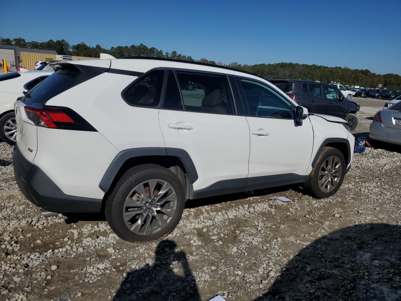 2019 Toyota RAV 4 VIN 2T3C1RFV4KW011812 Copart auction photo, front end damage thumbnail 3