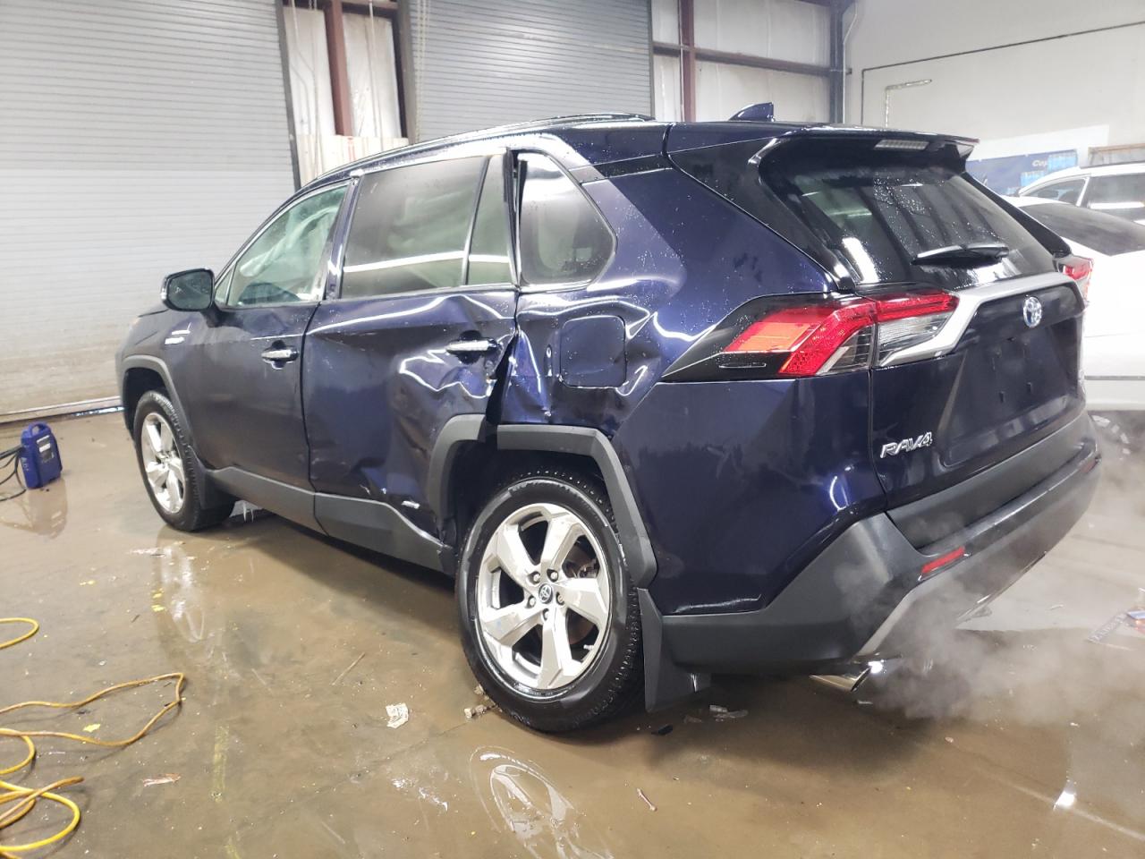 2019 Toyota RAV 4 VIN 2T3DWRFVXKW031102 Copart auction photo, rear end / side damage thumbnail 2