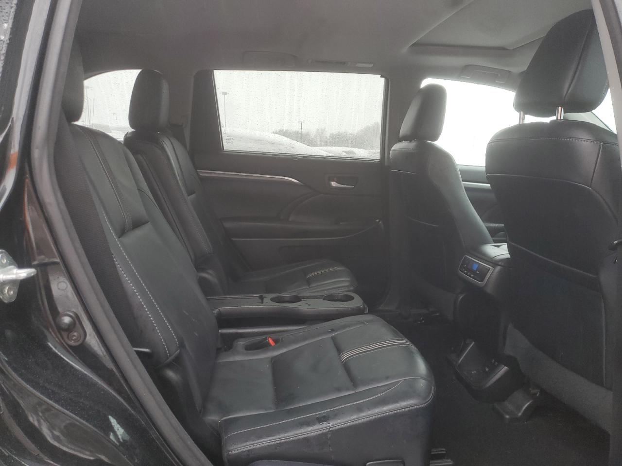 2017 Toyota Highlander VIN 5TDJZRFH6HS358188 Copart auction photo, front end / minor dent/scratches damage thumbnail 12