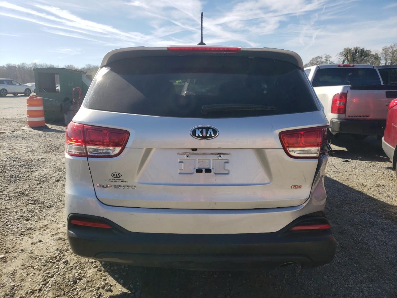 2018 KIA Sorento VIN 5XYPG4A39JG411984 Copart auction photo, all over damage thumbnail 6