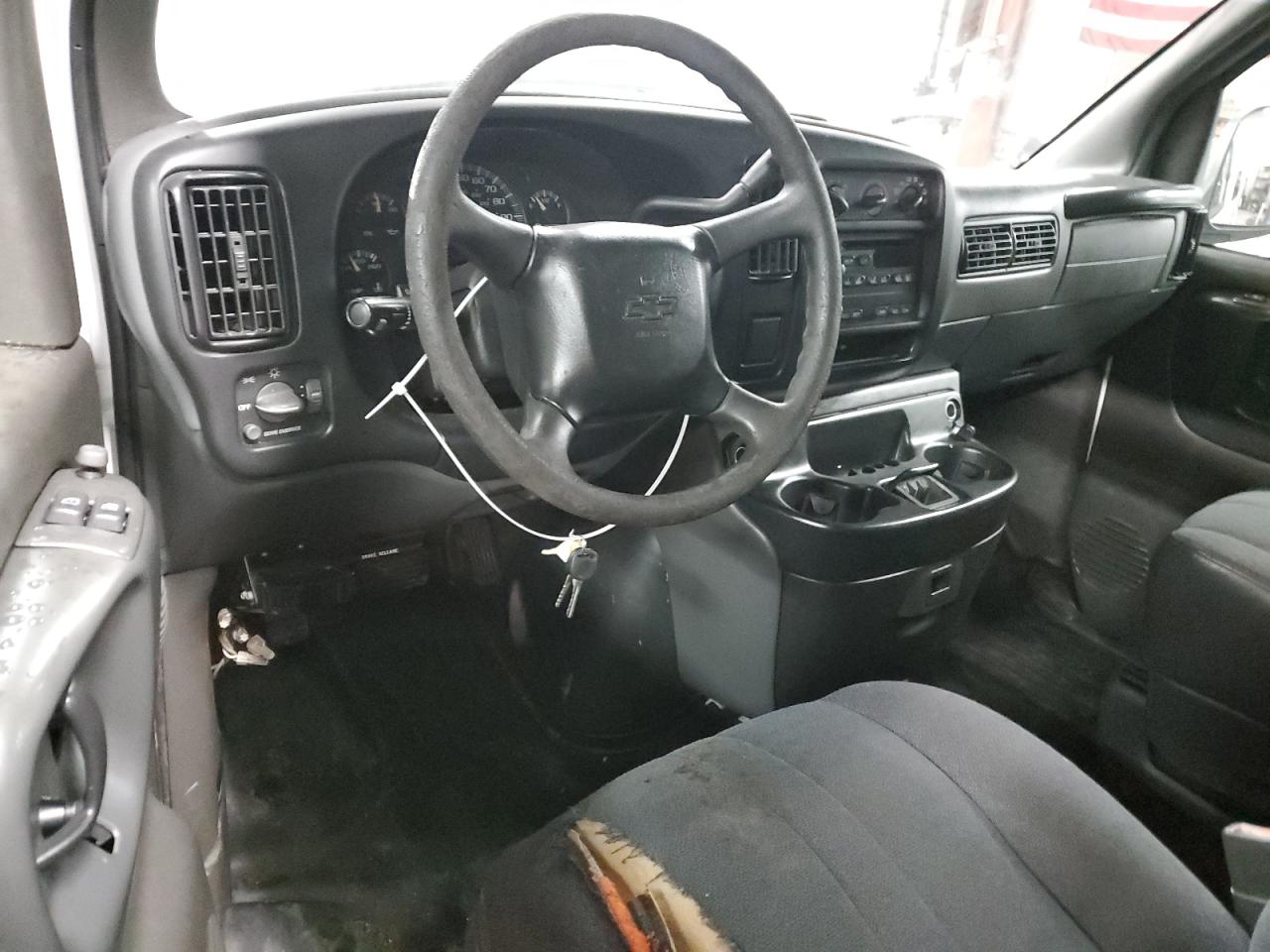 2002 Chevrolet Express VIN 1GCHG39RX21214184 Copart auction photo, front end / side damage thumbnail 8
