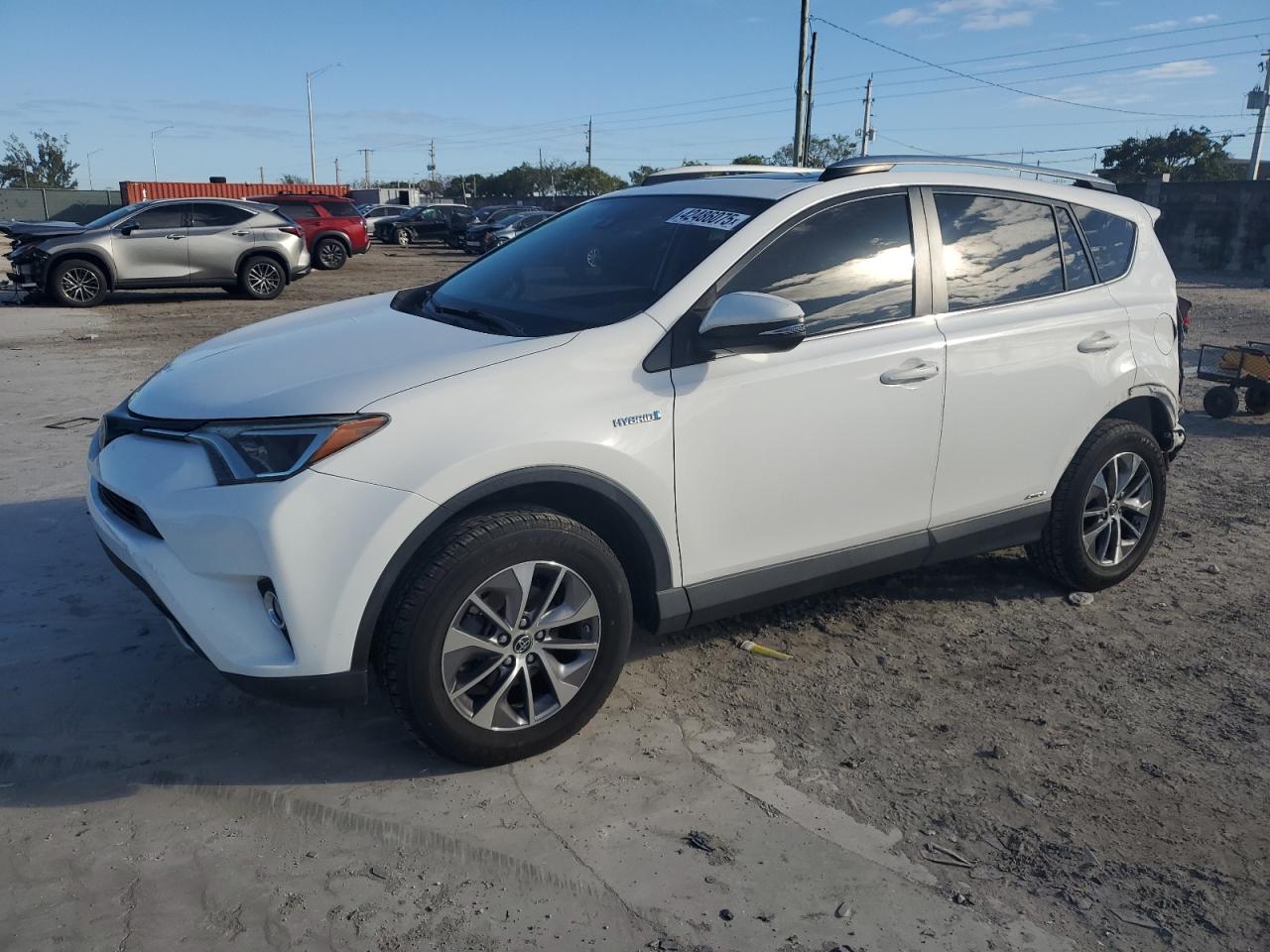 2018 Toyota RAV 4 VIN JTMRJREV5JD216093