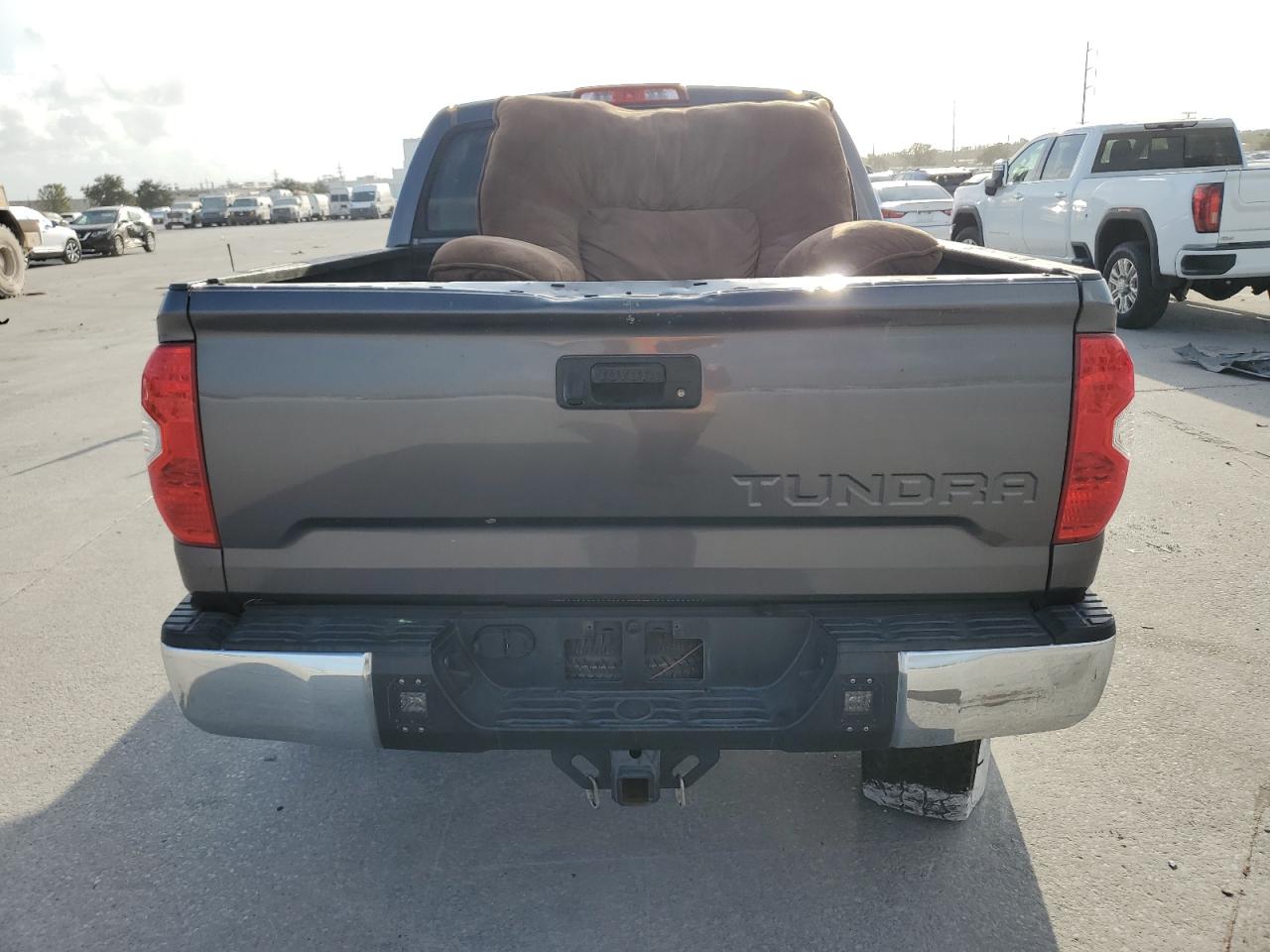 2017 Toyota Tundra VIN 5TFEM5F17HX115477 Copart auction photo, side / undercarriage damage thumbnail 6
