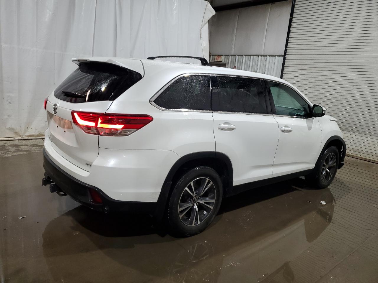 2019 Toyota Highlander VIN 5TDBZRFHXKS700494 Copart auction photo, front end damage thumbnail 3