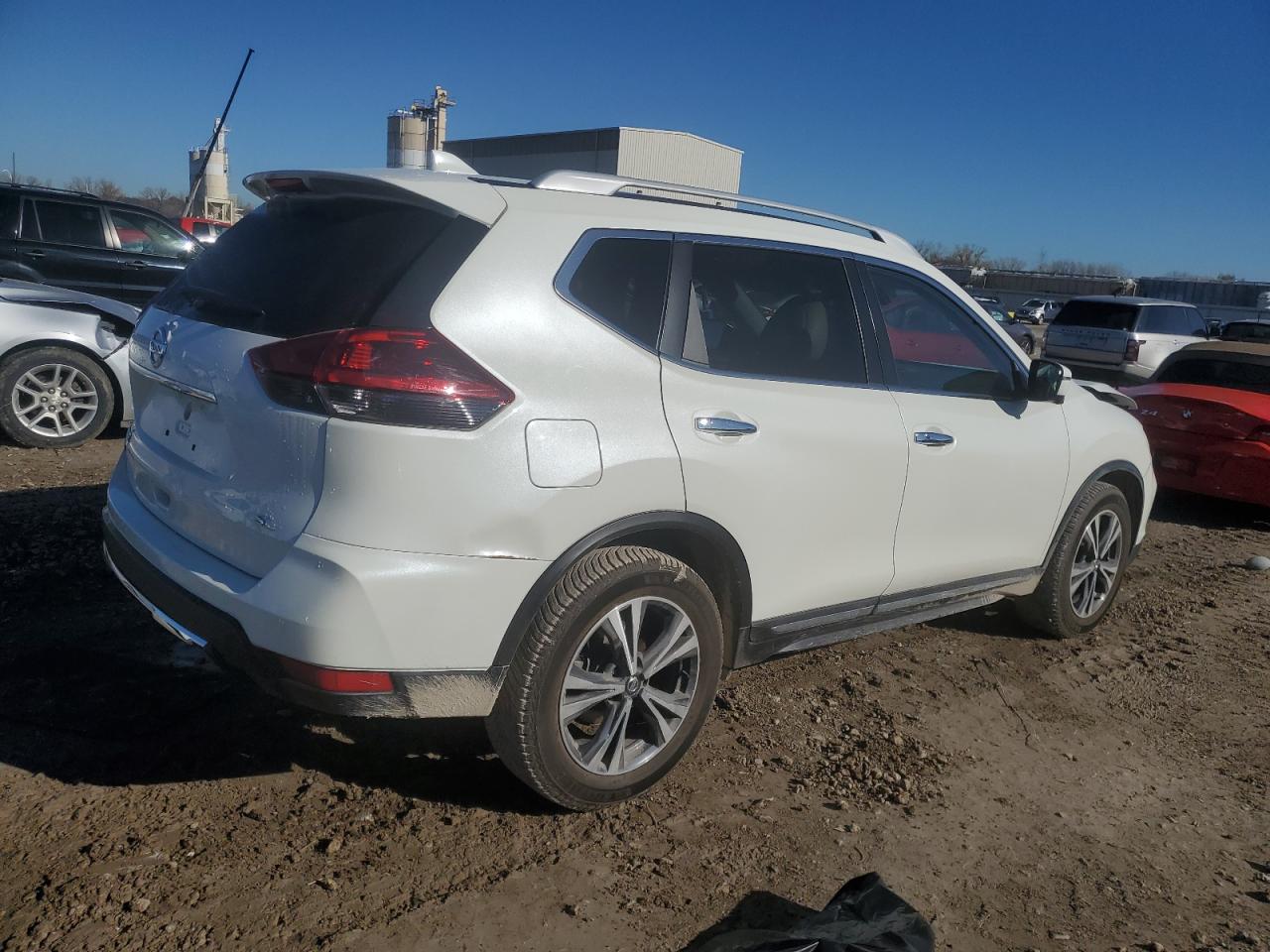 2018 Nissan Rogue VIN 5N1AT2MTXJC806774 Copart auction photo, front end damage thumbnail 3
