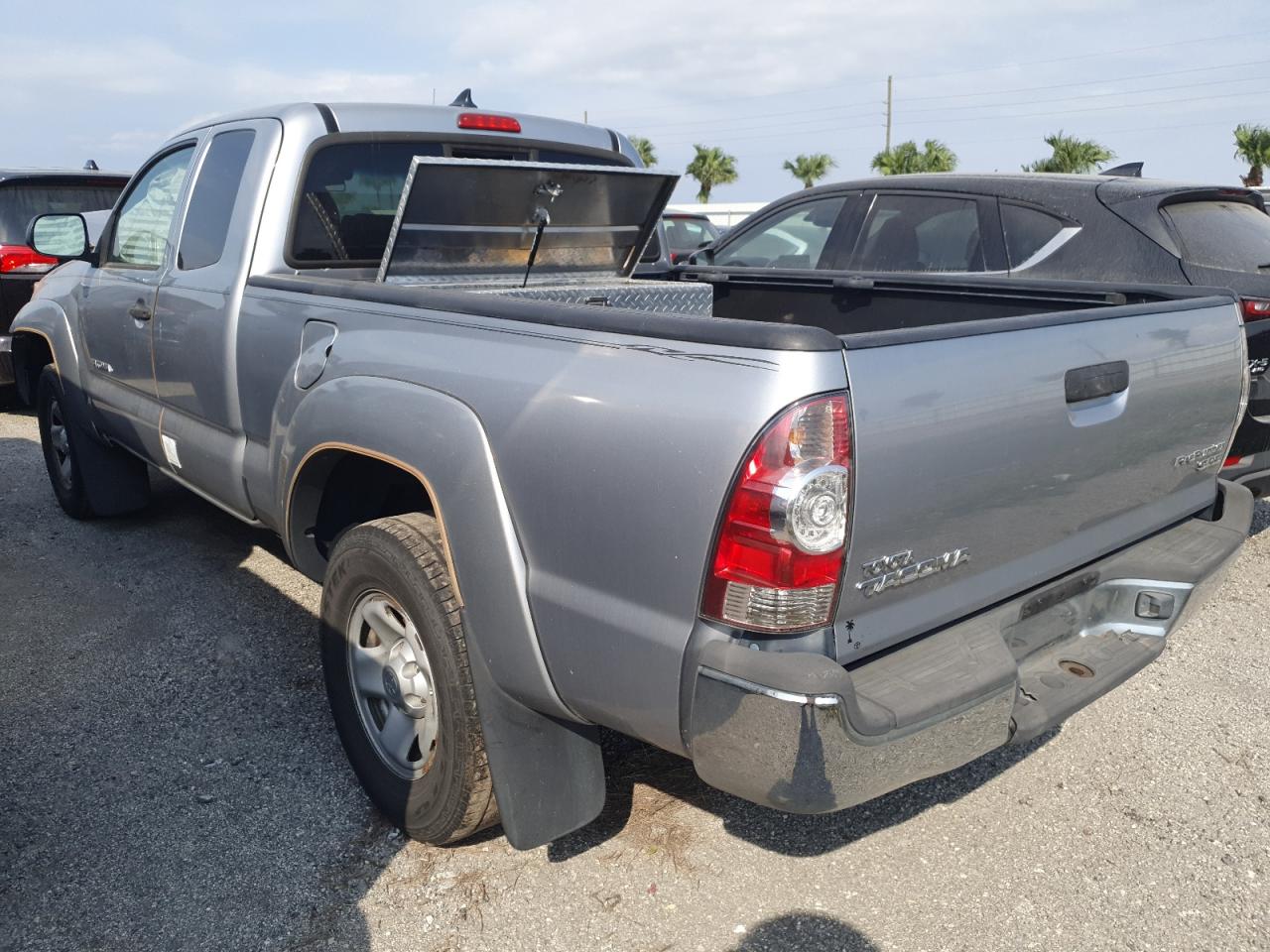 2015 Toyota Tacoma VIN 5TFTX4GN5FX050717 Copart auction photo, front end / minor dent/scratches damage thumbnail 2