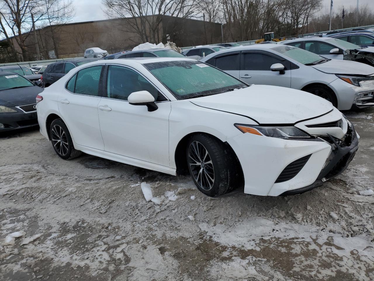 2020 Toyota Camry VIN 4T1G11AK7LU351935 Copart auction photo, front end / side damage thumbnail 4