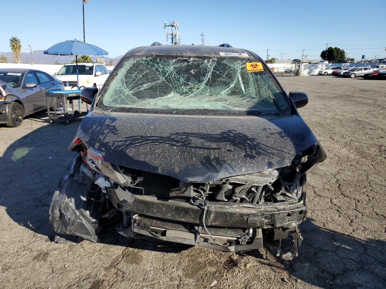 2018 Toyota Sienna VIN 5TDXZ3DC4JS952833 Copart auction photo, all over / minor dent/scratches damage thumbnail 5