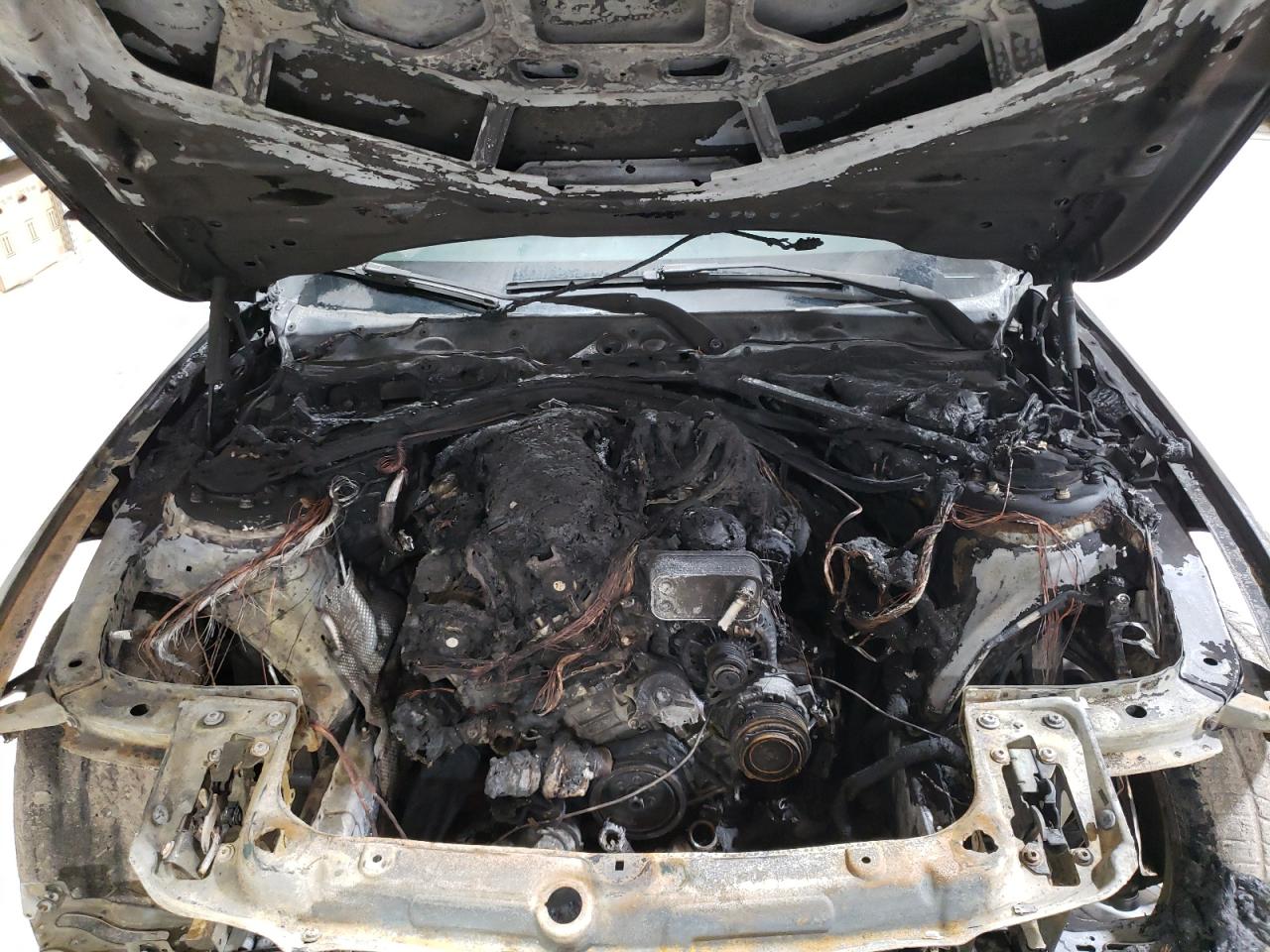 2015 BMW 3er VIN WBA3B3G52FNR89468 Copart auction photo, burn - engine / front end damage thumbnail 12