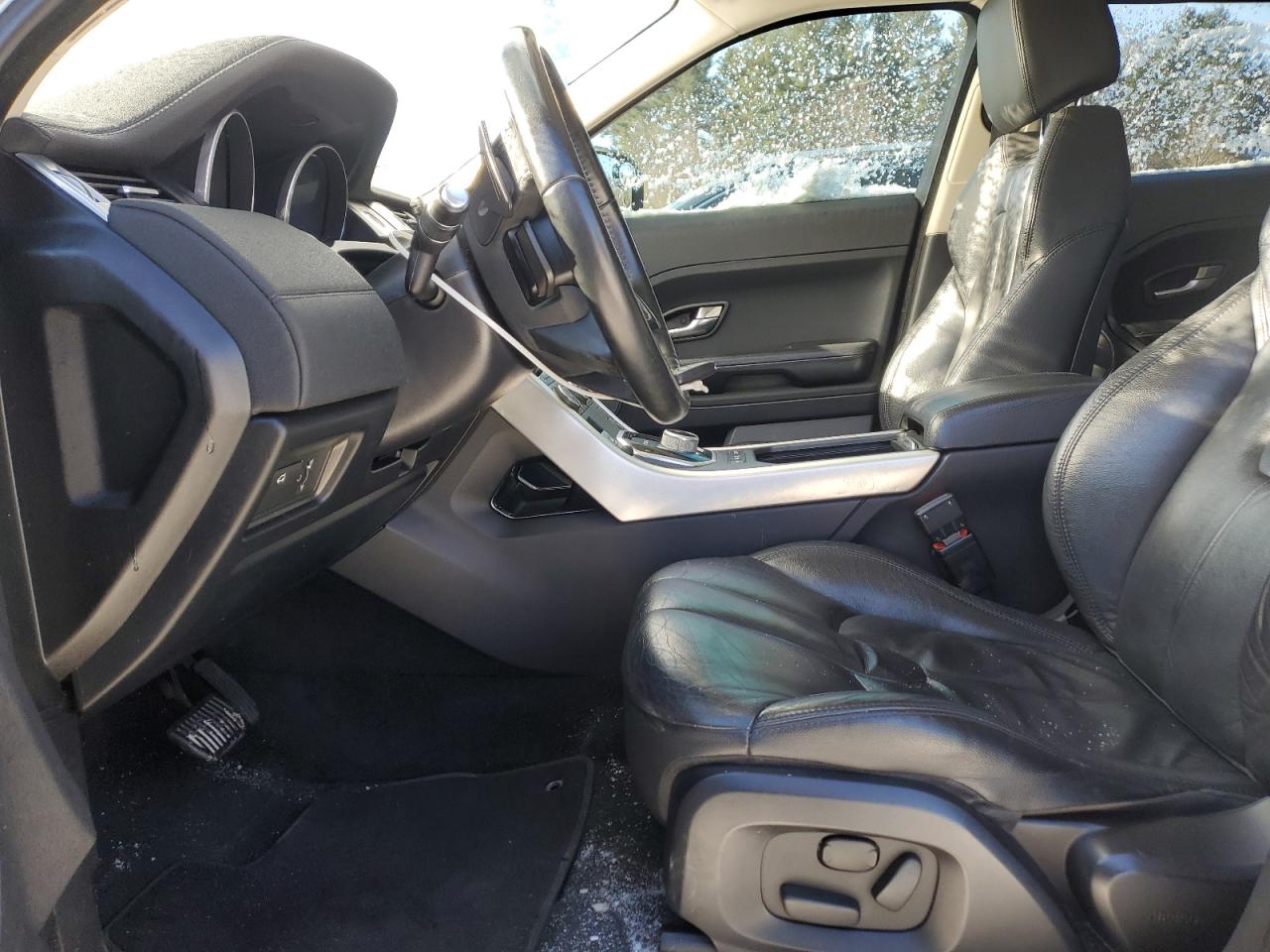 2012 Land Rover Range rover evoque VIN SALVR2BG9CH604260 Copart auction photo, front end / mechanical damage thumbnail 7