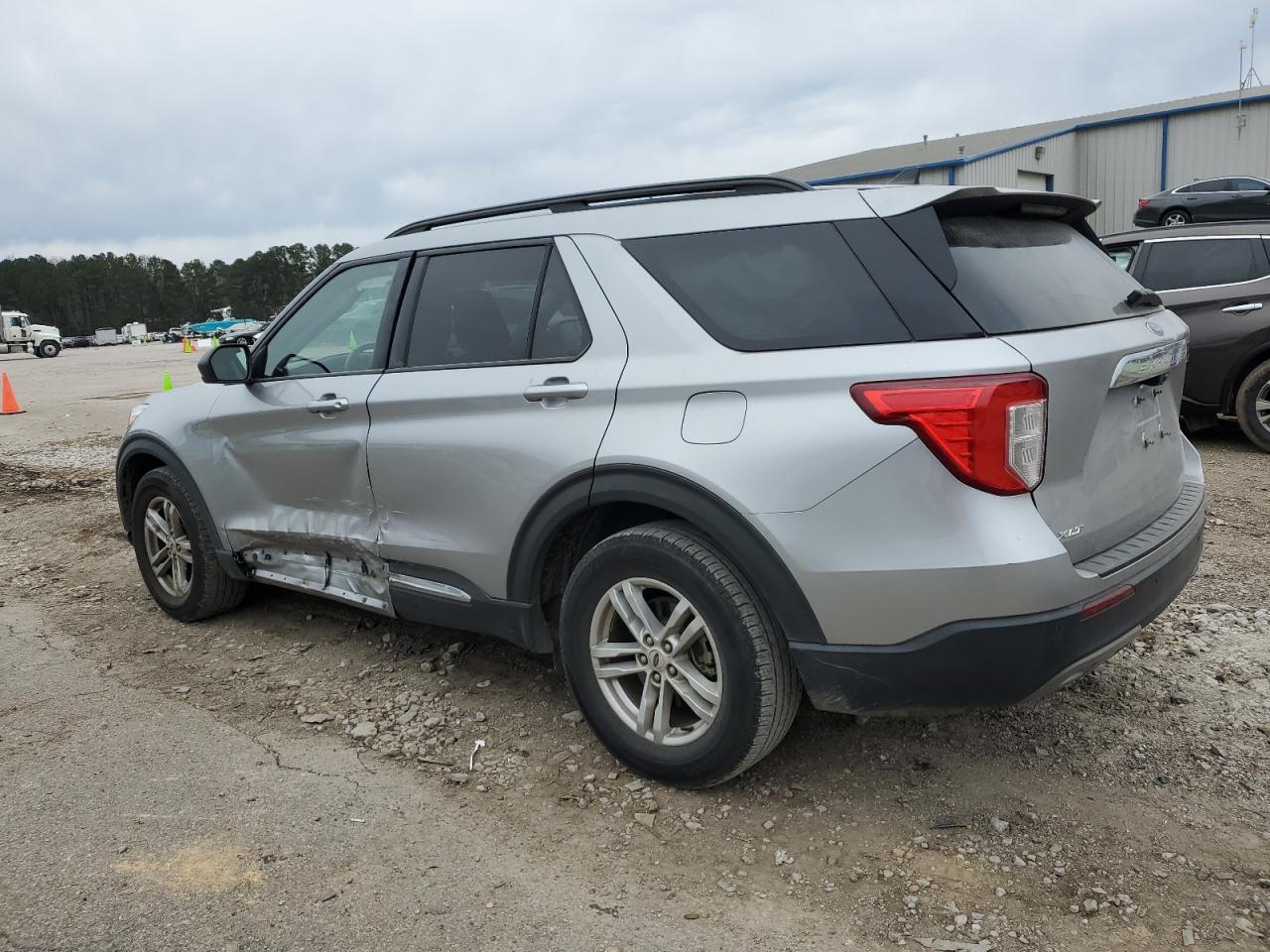 2021 Ford Explorer VIN 1FMSK7DHXMGB12132 Copart auction photo, side damage thumbnail 2