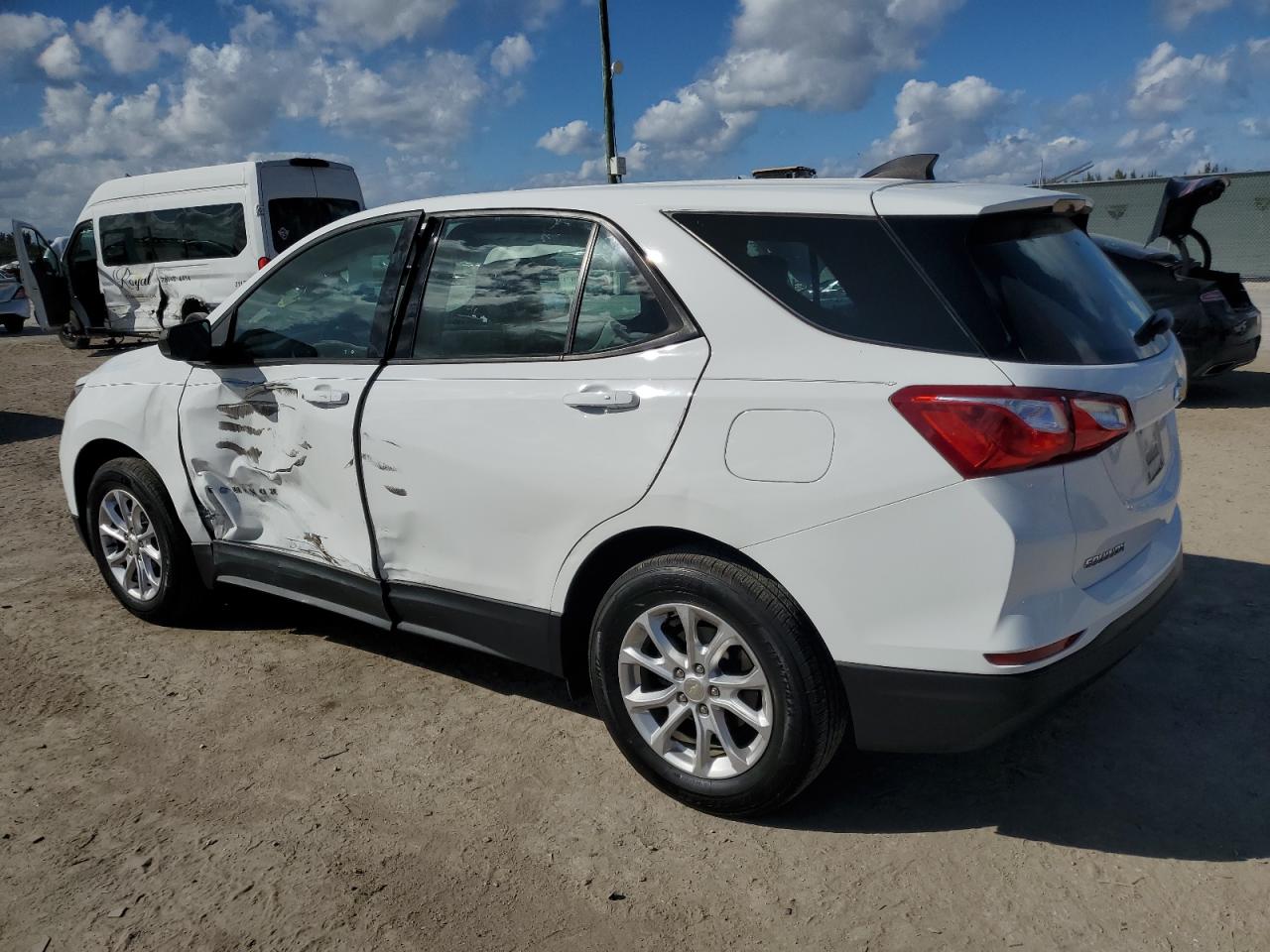 2019 Chevrolet Equinox VIN 3GNAXHEV0KS663641 Copart auction photo, side / front end damage thumbnail 2