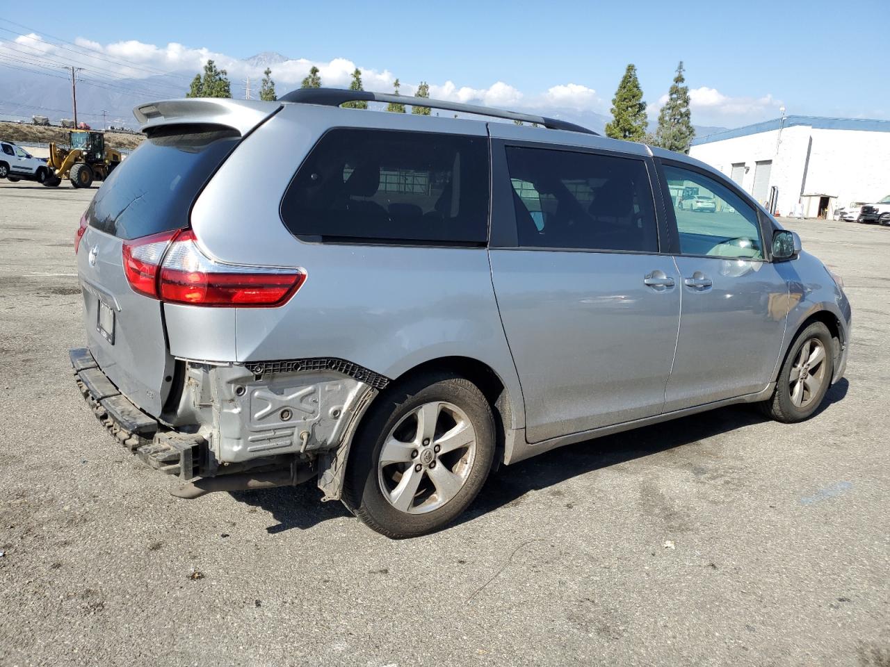 2017 Toyota Sienna VIN 5TDKZ3DC1HS835165 Copart auction photo, rear end damage thumbnail 3