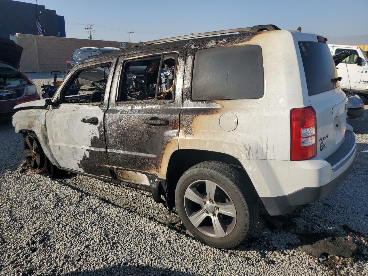 2016 Jeep Liberty (Patriot) VIN 1C4NJRAB6GD770889 Copart auction photo, burn damage thumbnail 2