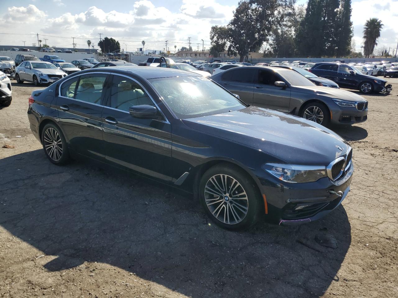 2018 BMW 5er VIN WBAJA9C51JB252646 Copart auction photo, minor dent/scratches damage thumbnail 4