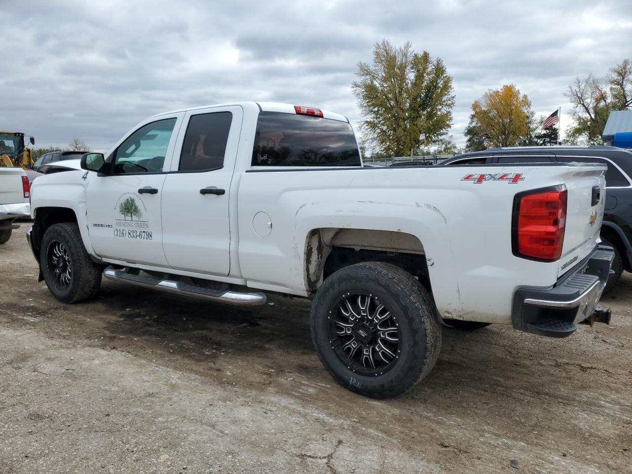 2015 Chevrolet Silverado VIN 1GC2KUEG6FZ140557 Copart auction photo, front end / minor dent/scratches damage thumbnail 2