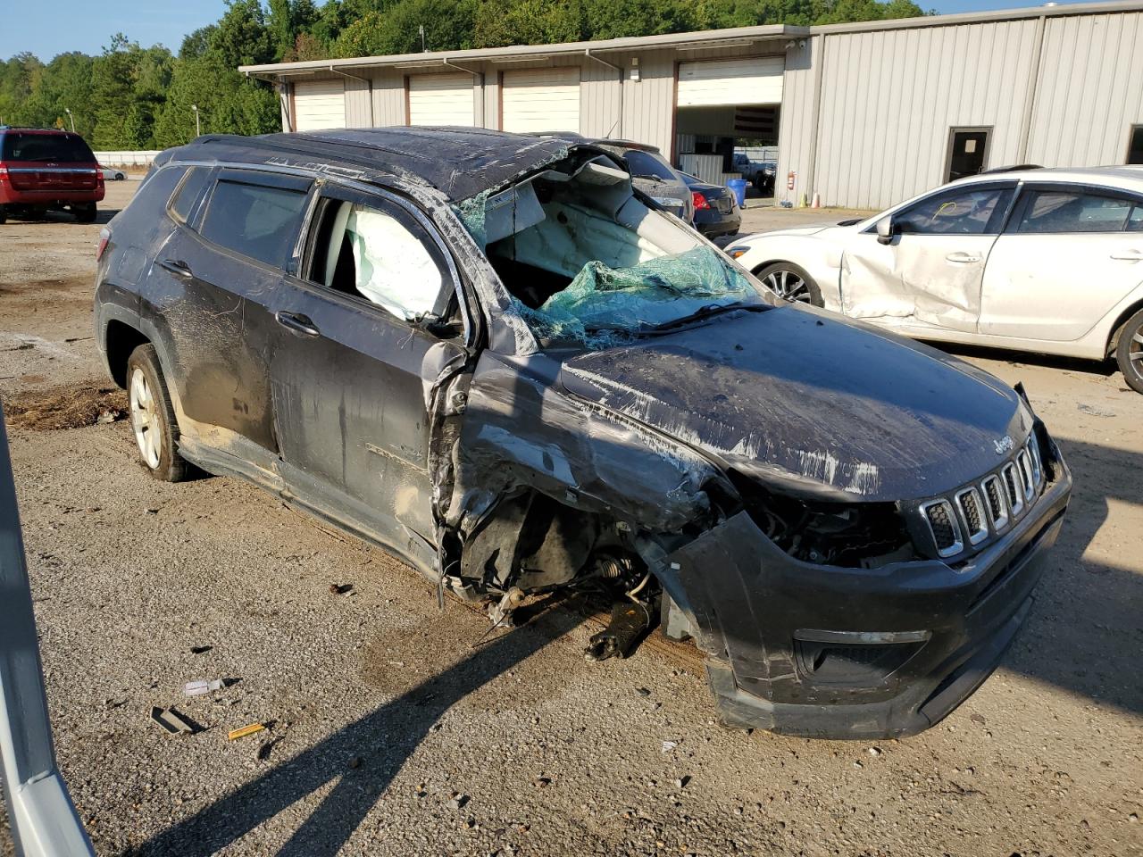 2019 Jeep Compass VIN 3C4NJDBB0KT772822 Copart auction photo, biohazard/chemical / all over damage thumbnail 4